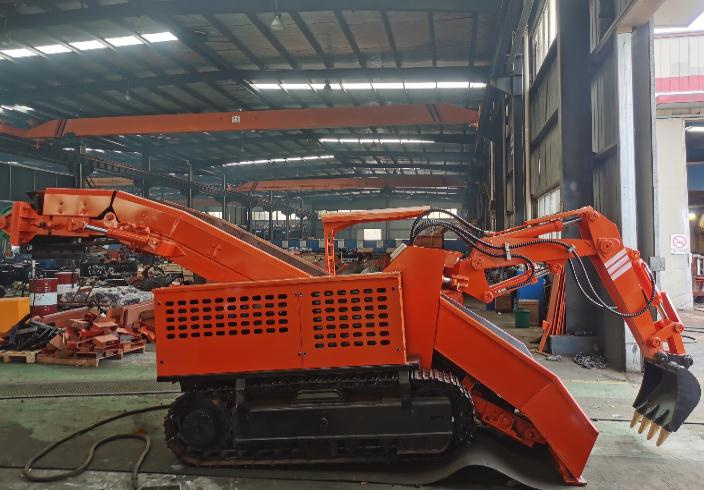 跟著帥龍重工一起看看履帶扒渣機(jī)的8點(diǎn)維護(hù)保養(yǎng)事項！