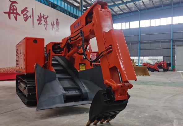 履帶扒渣機(jī)有哪些使用時(shí)要注意的事項(xiàng)呢？