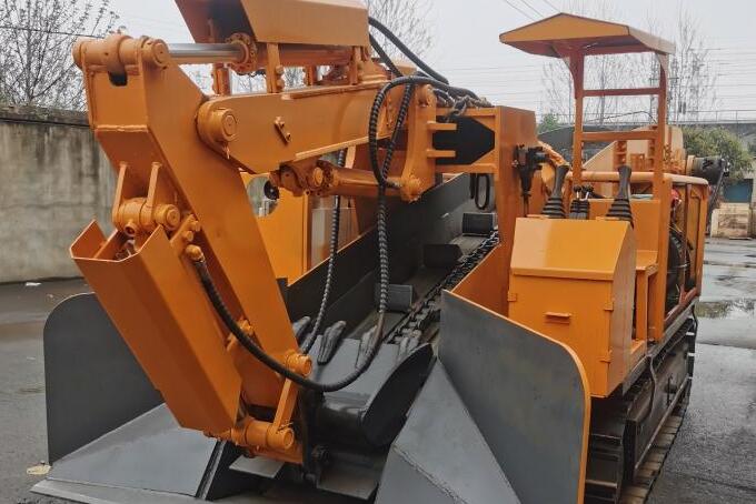 履帶扒渣機(jī)有什么優(yōu)勢呢？